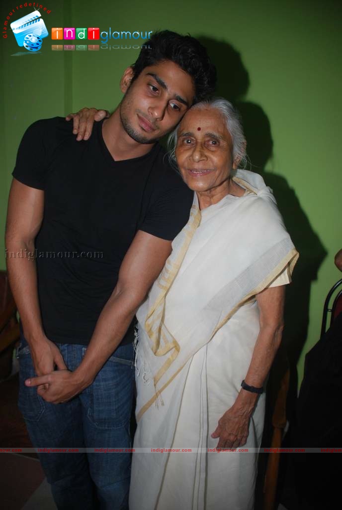 Asha Bhosle and Prateik Babbar at book launch on Smita Patil Event hd photo